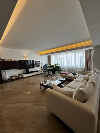 Apartament 4 camere//bloc boutique//parcare//mobilat complet