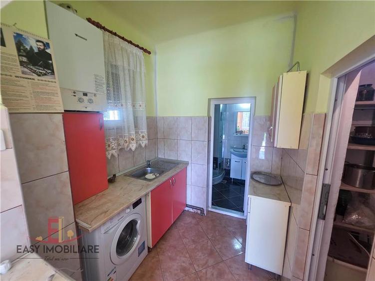 Casa de vanzare, Voiniceni, 10 arii, pivnita, 2 bucatarii, spre Unirii, Mures