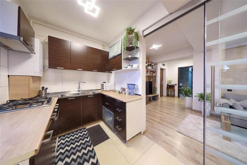 Vanzare apartament 3 camere Ghimbav,, bloc 2010, parcare subterana