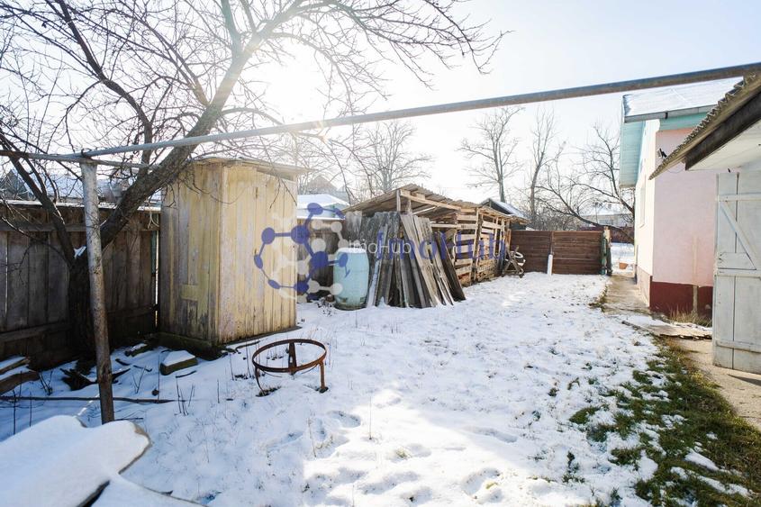 🏡 Teren 2300 mp și casă bătrânească în centrul satului Voinesti, lângă biserică - 26