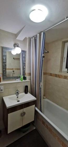 PALAS !! Apartament 3 cam decomandat foarte ingrijit.