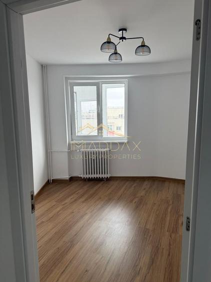 Apartament cu 4 camere de vanzare II Timpuri Noi - Tineretului ***