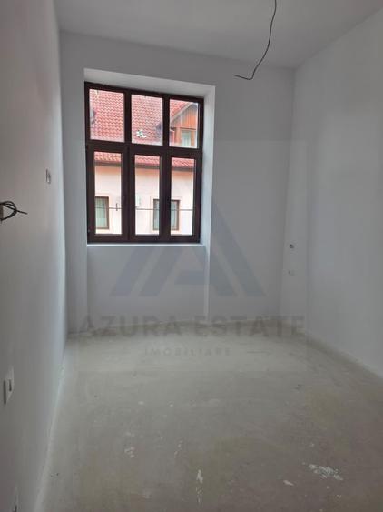 Apartament renovat 3 camere 2 bai 85 mp si pivnita în zona Central