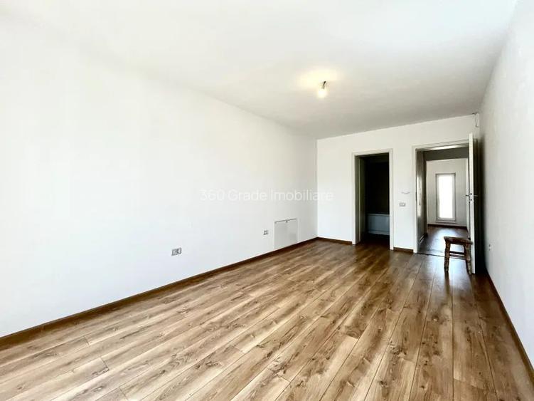 Casă de închiriat 5 camere + 5 băi + 3 balcoane + terasă 800€/luna - 24