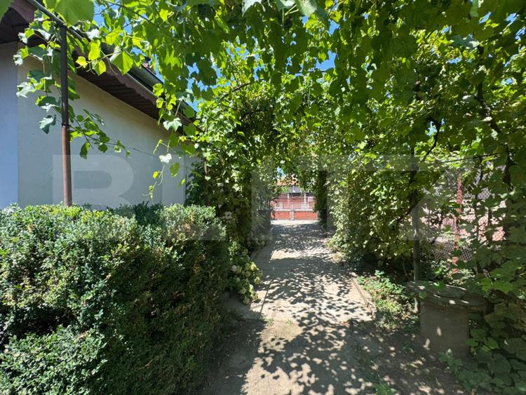 Casă pe teren de 427 mp, deschidere 15 ml, Catargiu, zona Bisericii
