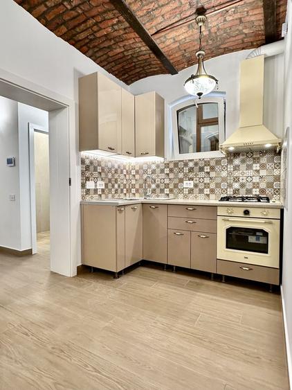 Casa de inchiriat, 3 camere, 3 bai, renovata, prima inchiriere.