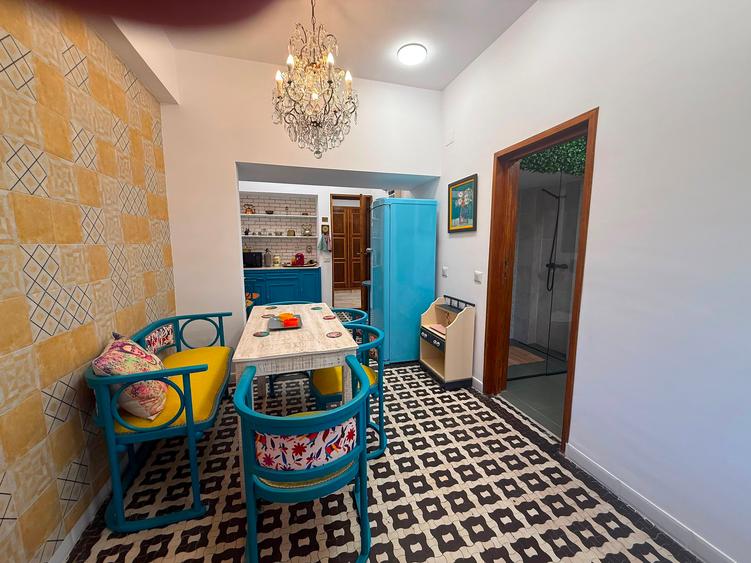 Vanzare apartament zona Universitate - 4 camere cu terasa generoasa