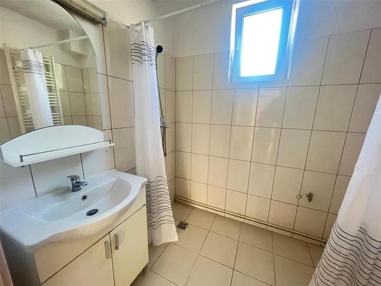 Casa 3 camere 2 bai balcon si curte zona Deventer