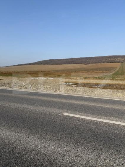 Teren intravilan, 3200 mp la DN 85, la ieșirea din Suceava