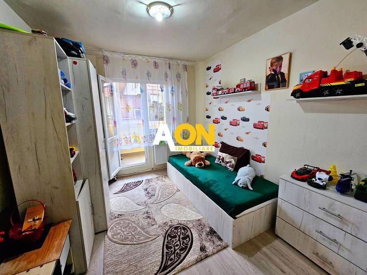 Apartament 4 camere, 2 balcoane, 2 bai, 79 mp utili, zona Closca