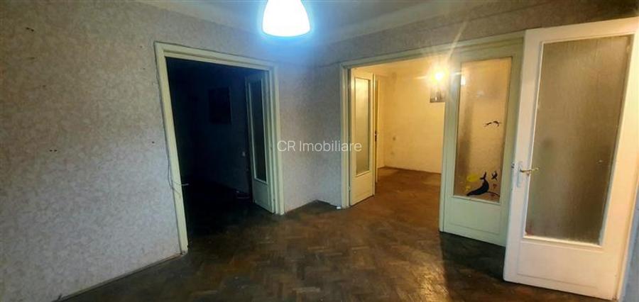 Apartament 3 camere Piata Sfanta Vineri - 2