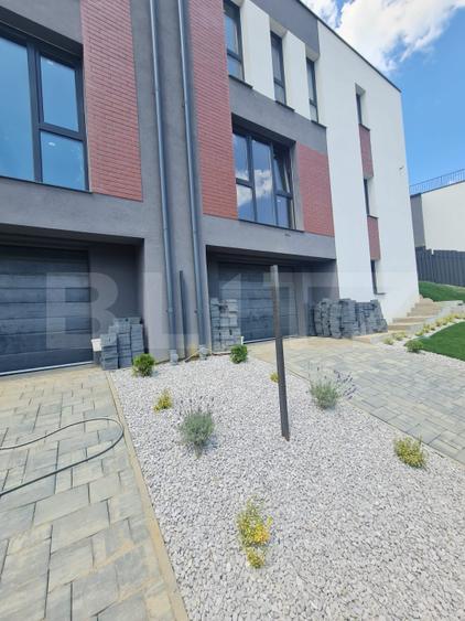 Casa de vanzare, cu 5 camere, 200 mp utili, 245 mp de teren, zona Teilor