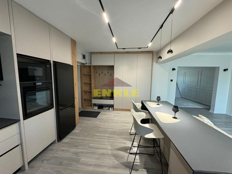 De vânzare – Apartament 4 camere, 102 mp, zona Bazar