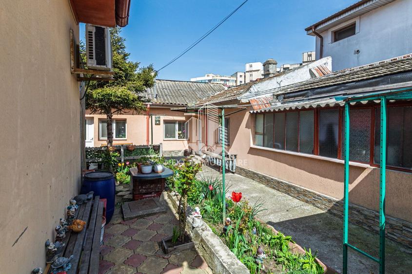 Casă 5 camere Trocadero + spațiu comercial stradal, teren 257mp