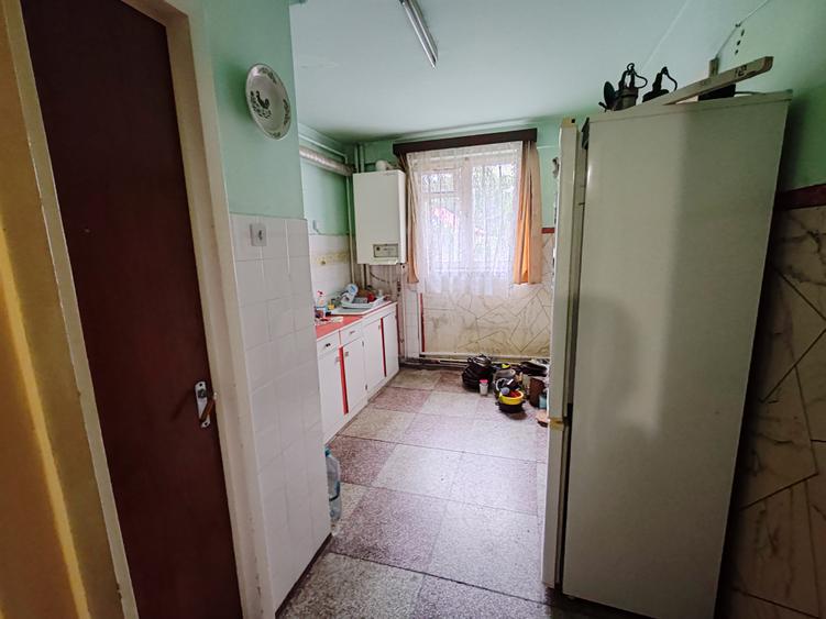 Apartament 3 camere liber la vanzare zona Vlahuta