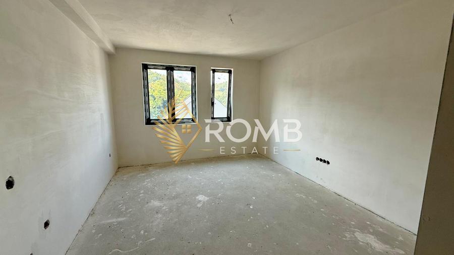 Duplex cu 5 camere, 2 garaje, semifinisat, zona Tauti