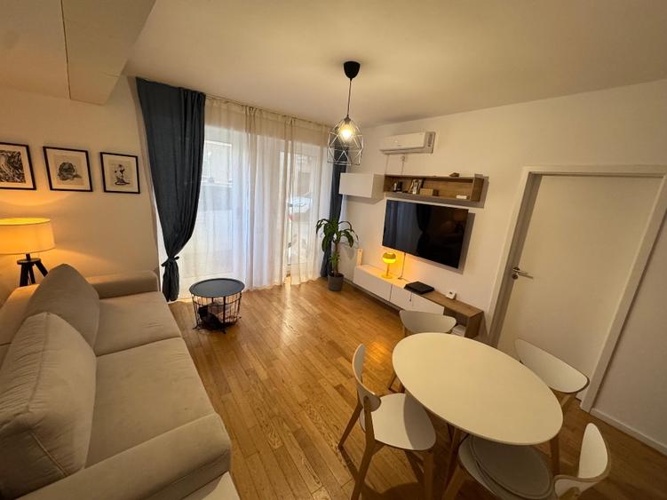 Închiriez apartament 2 camere – Vasile Lascăr 202, Mobilat, Parcare inclus