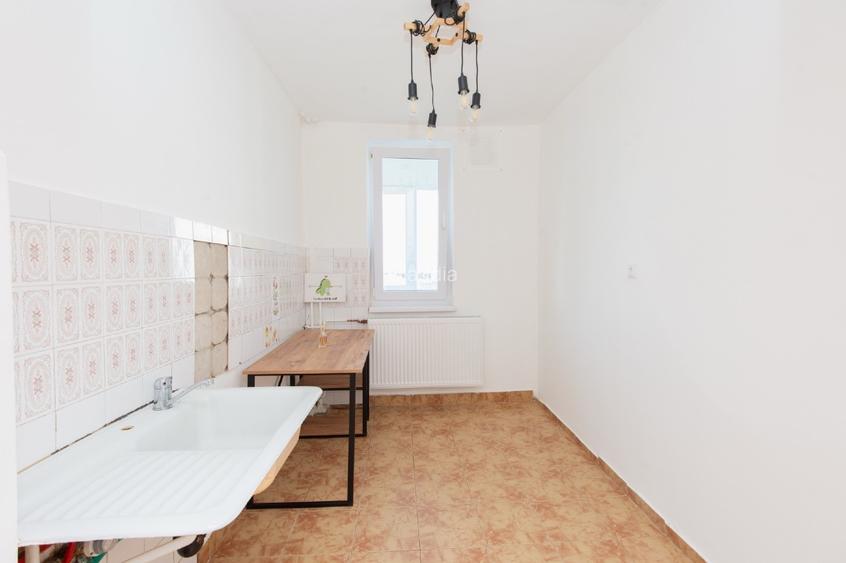 Vând apartament cu 2 camere, decomandat, etaj intermediar, Calea Sagului - 9