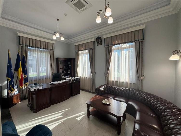 Spatiu Ultracentral 411 mp utili,S+P+1,1.500 mp teren, complet renovat