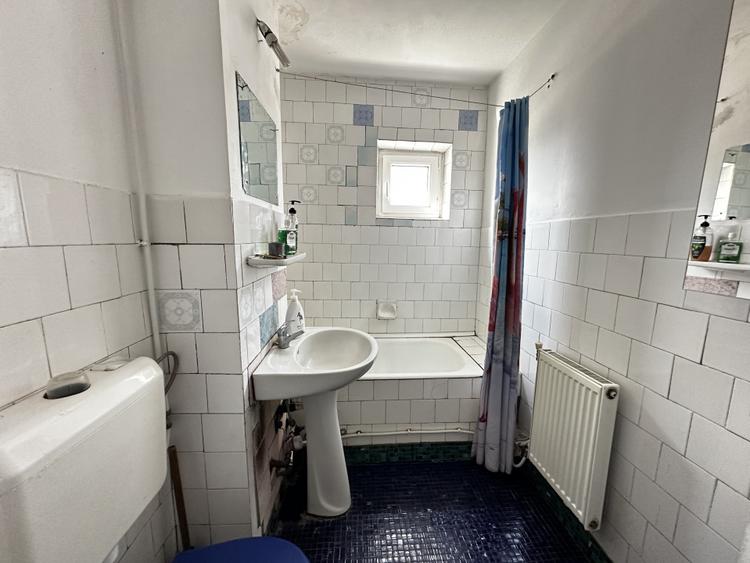 Apartament 3 Camere Vanzare CETATE Flanco Etaj 1, Nefinisat, Centrala Termopane