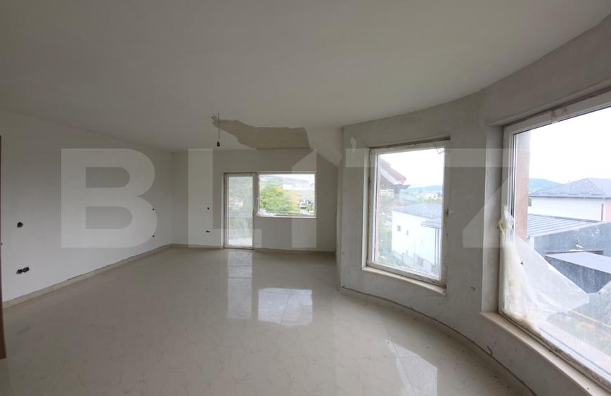 Casa cu 5 camere, 300 mp, teren 17 ari, Valea Rusului
