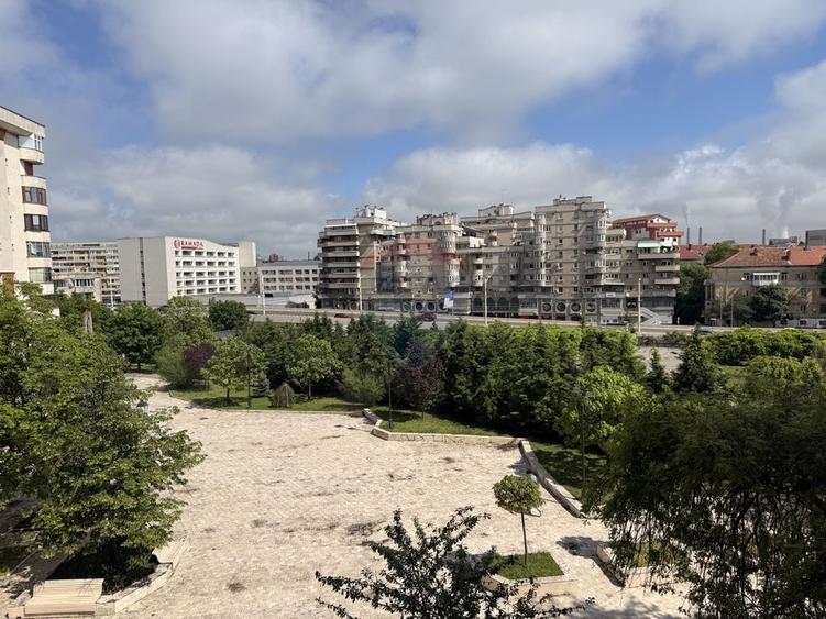 Apartament cu 4 camere de închiriat Ultracentral