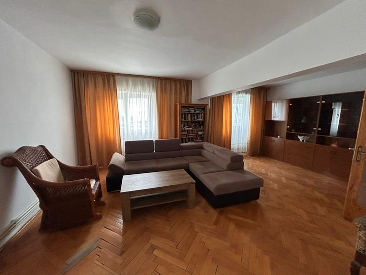 - Ap. 3 camere (transformat din 4) Dorobantilor, suprafata 101mp.