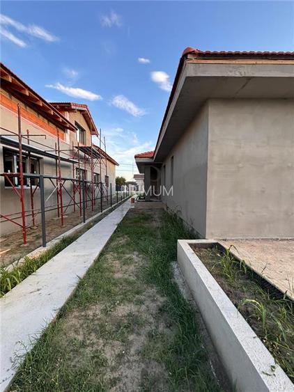 Moșnița Nouă, Duplex pe parter, La asfalt , 92 mp utili, Teren 33 - 5