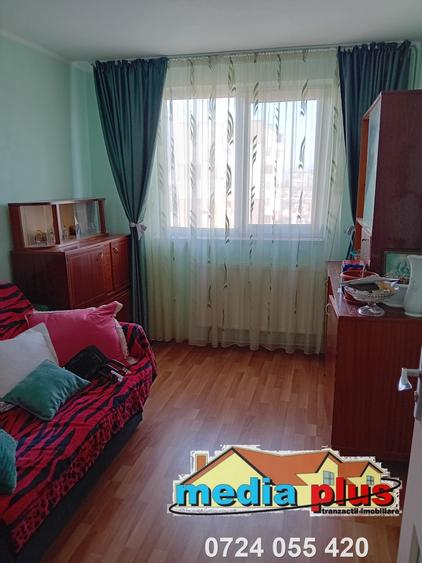 Apartament cu 3 camere decomandat Micro 20