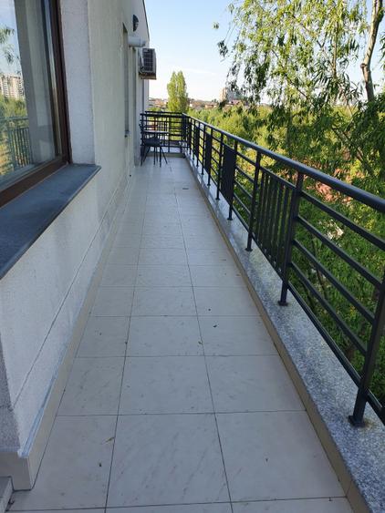 3 camere Sisesti, vedere lac, bloc 2012, LOC PARCARE INCLUS