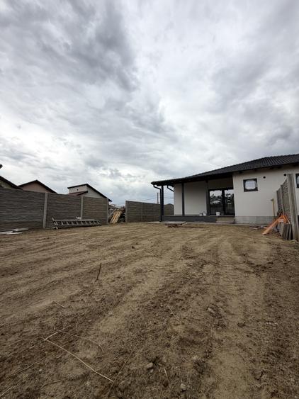 Duplex 4 camere, 96 mp utili, 16 mp terasa, 370 mp teren - Sag