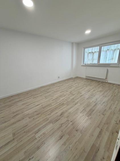 Apartament 2 camere, balcon, terasa, zona Cetate-Mercur