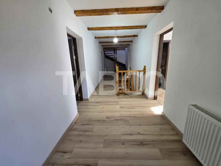 Casa de vacanta noua de vanzare 278 mp curte 855mp Valea Avrigului