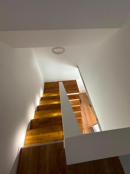 Casă pasivǎ cu 3 dormitoare de închiriat, grădină și piscină comună PRIMA CHIRIE