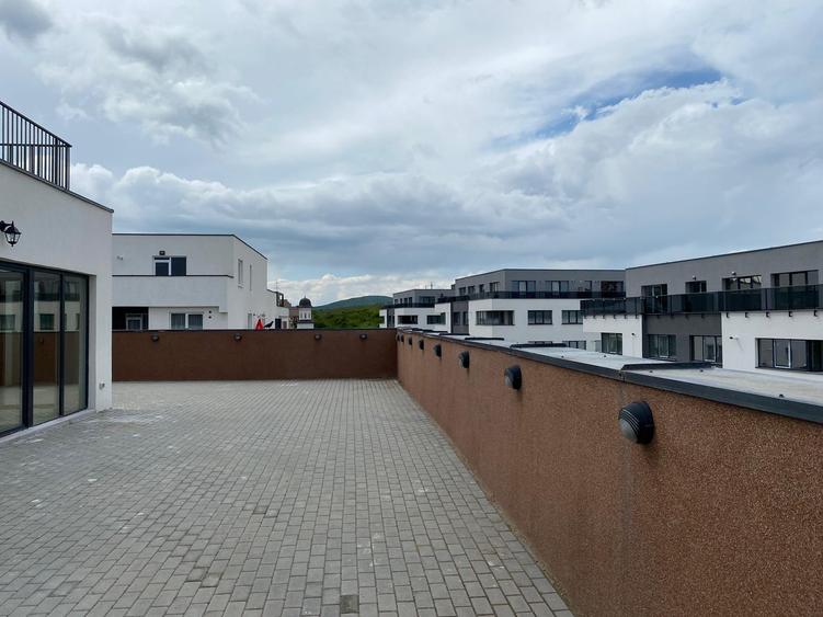Penthouse 200 mp utili, 400 mp terasa, zona Baciu