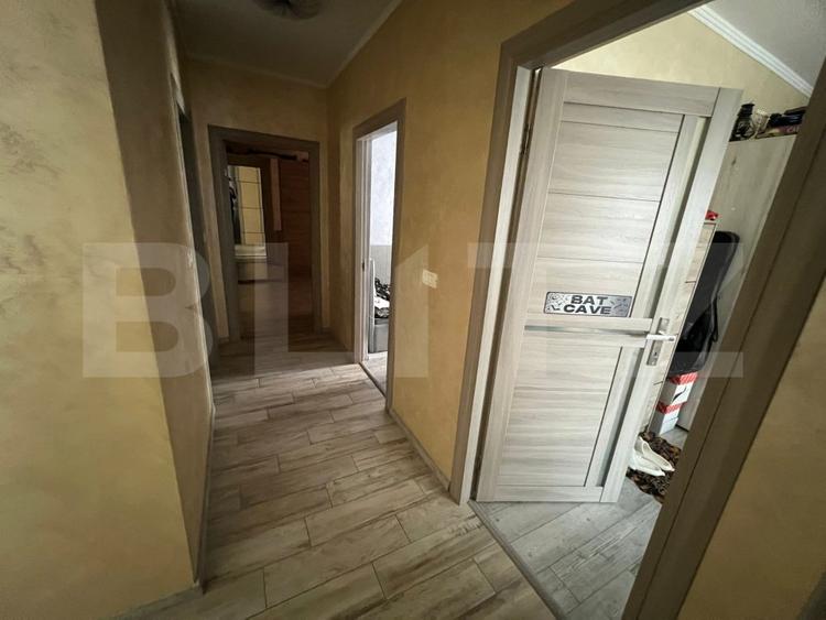 Apartament de vanzare, cu 3 camere, 92 mp, parcare, intermediar, zona VIVO