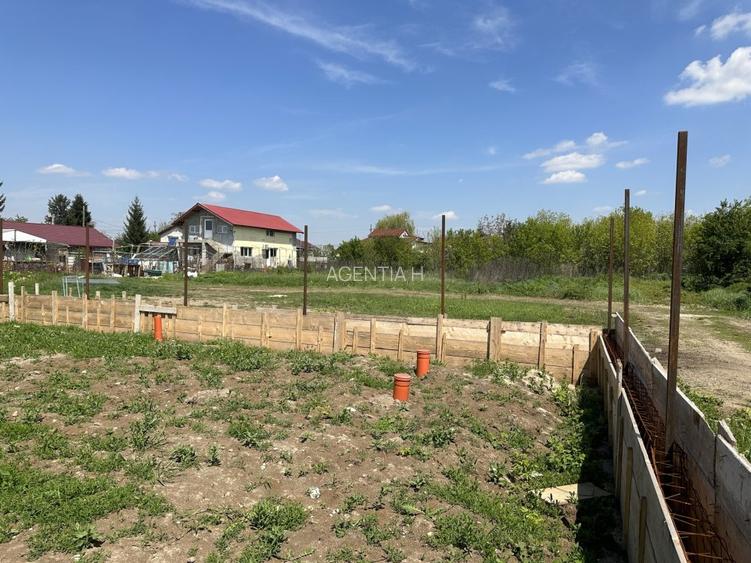 Teren intravilan in Crevedia, 3 loturi 650mp, 30000euro/lot, deschidere 20m - 5