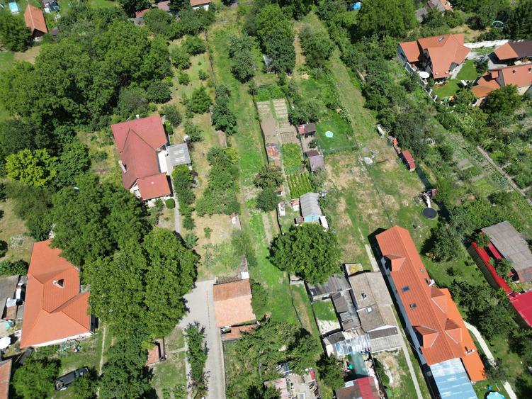 Doua case de vanzare 75 M² + curte 720 M² Piata Kalvin