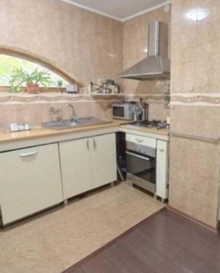 Vilă pensiune ,11 camere-lângă plajă 200 m  Mamaia. StrD14 Nr.7A Năvodari.