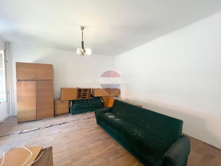 Casă cu 3 camere de vânzare în zona centrala comison 0% + garaj - 24