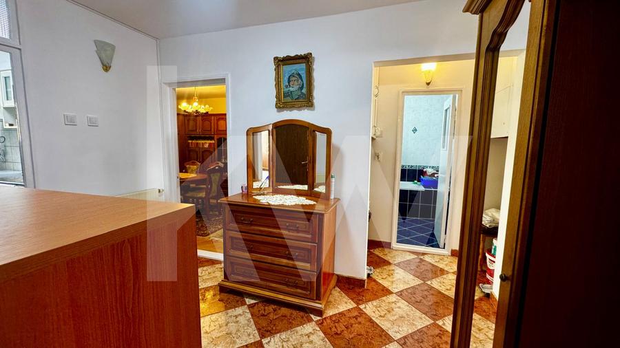 Apartament de închiriat 3 camere în Valea Aurie