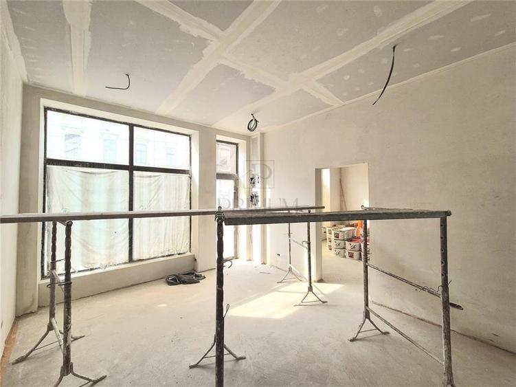 Spatiu comercial renovat cu vitrina - Semicentral