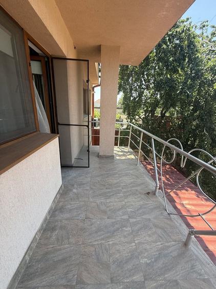 De închiriat apartament 3 camere 85 mp + terasa etaj 1