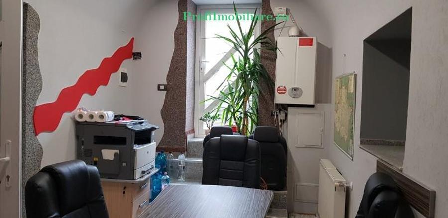 Spatiu comercial pt birouri-salon- cabinet ultracentral Arad