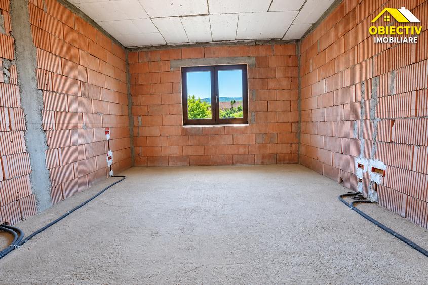 Casa P+E, 222 mp construiti, teren 1.078 mp, Borlesti, jud. Neamt