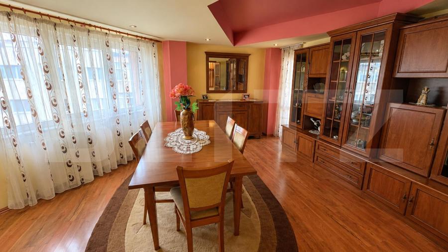 Oportunitate-apartament cu 4 camere, 2 băi și balcon in Oraștie, zonă excelentă.