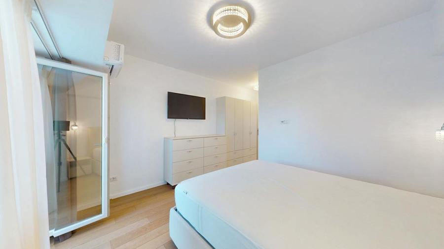 Apartament 4 camere Bd Unirii, renovat, centrala proprie, parcare