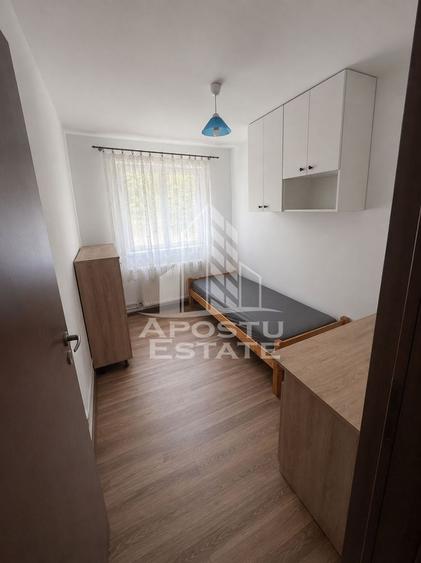 Apartament de vanzare cu 3 camere, 46 mp, zona Sagului