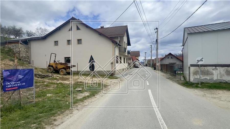 Teren in mijlocul satului Vale - pretrabil casa - utilitati la poarta