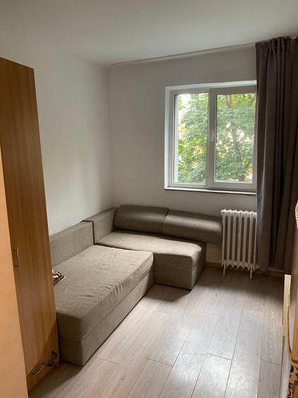 Vand camera de camin cu baie proprie in cartierul Florilor